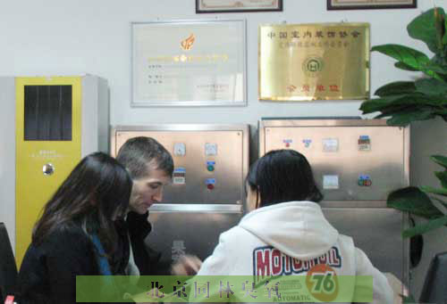 法國(guó)外商來(lái)訪購(gòu)買小型臭氧發(fā)生器(1)